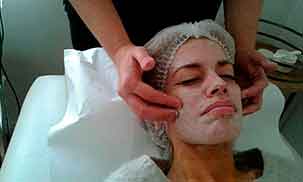 Soin exfoliant du visage en institut
