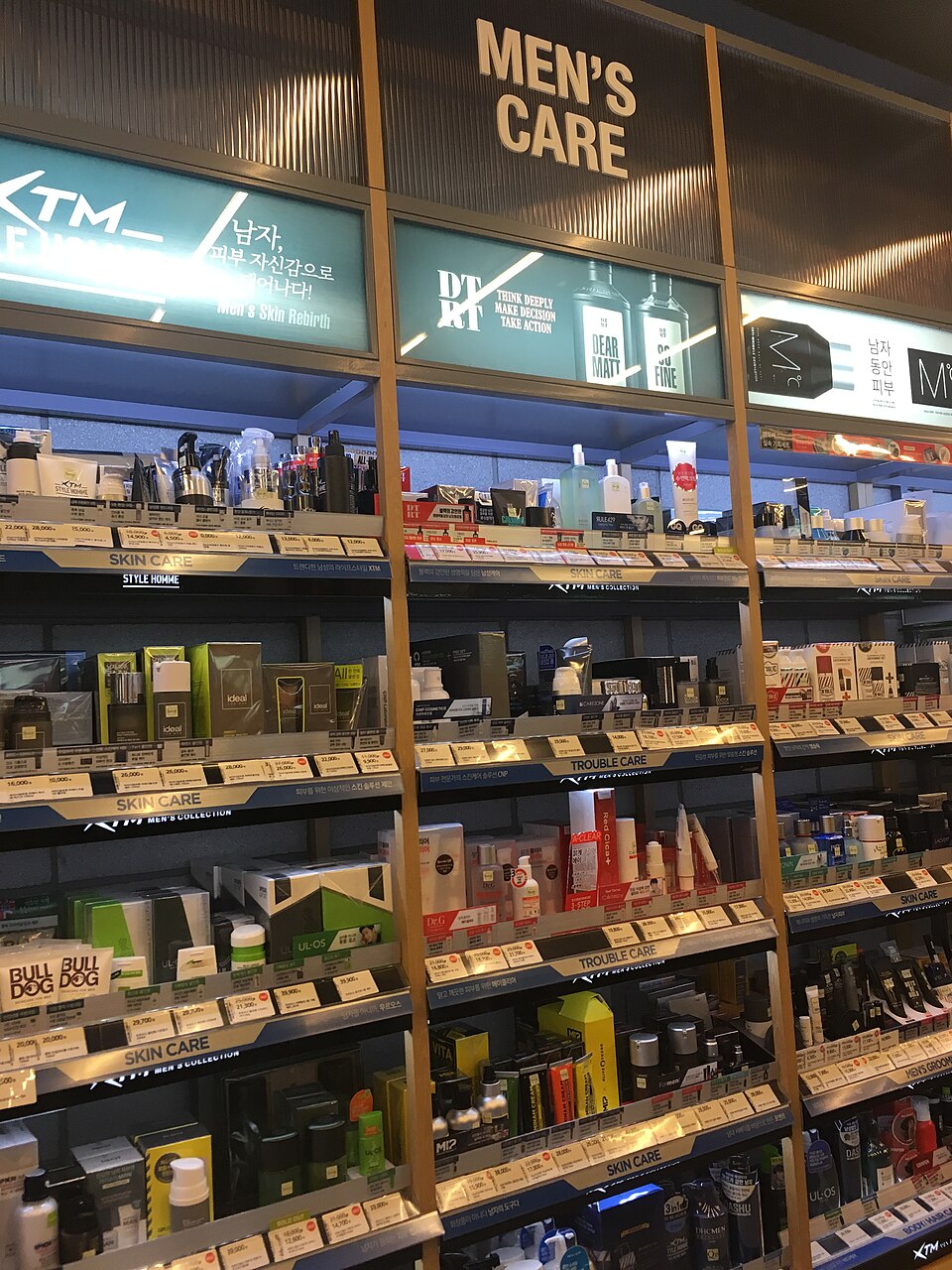 Rayon cosmétique dans une droguerie sud-coréenne