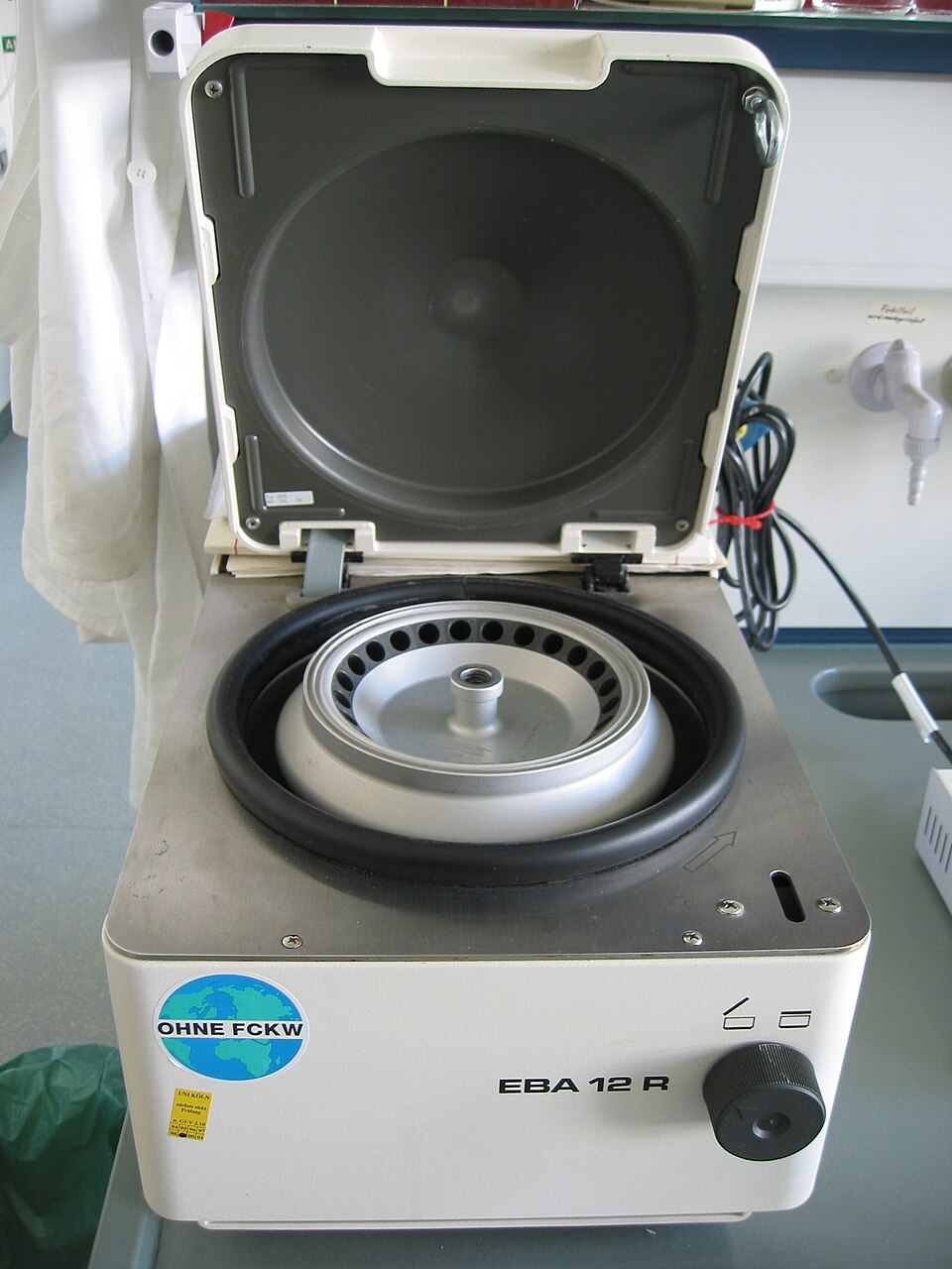 Centrifugeuse de laboratoire pour la préparation du PRF