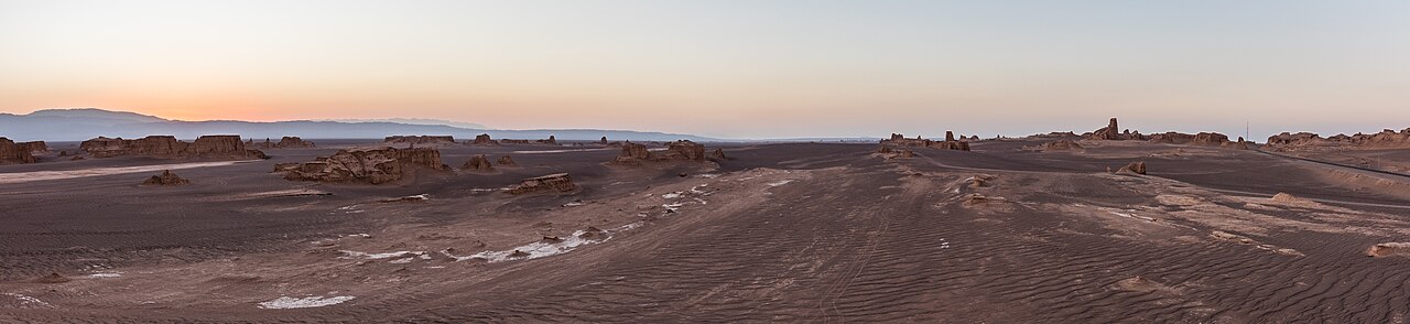 Panoramic view during sunset of dasht e loot in english empt