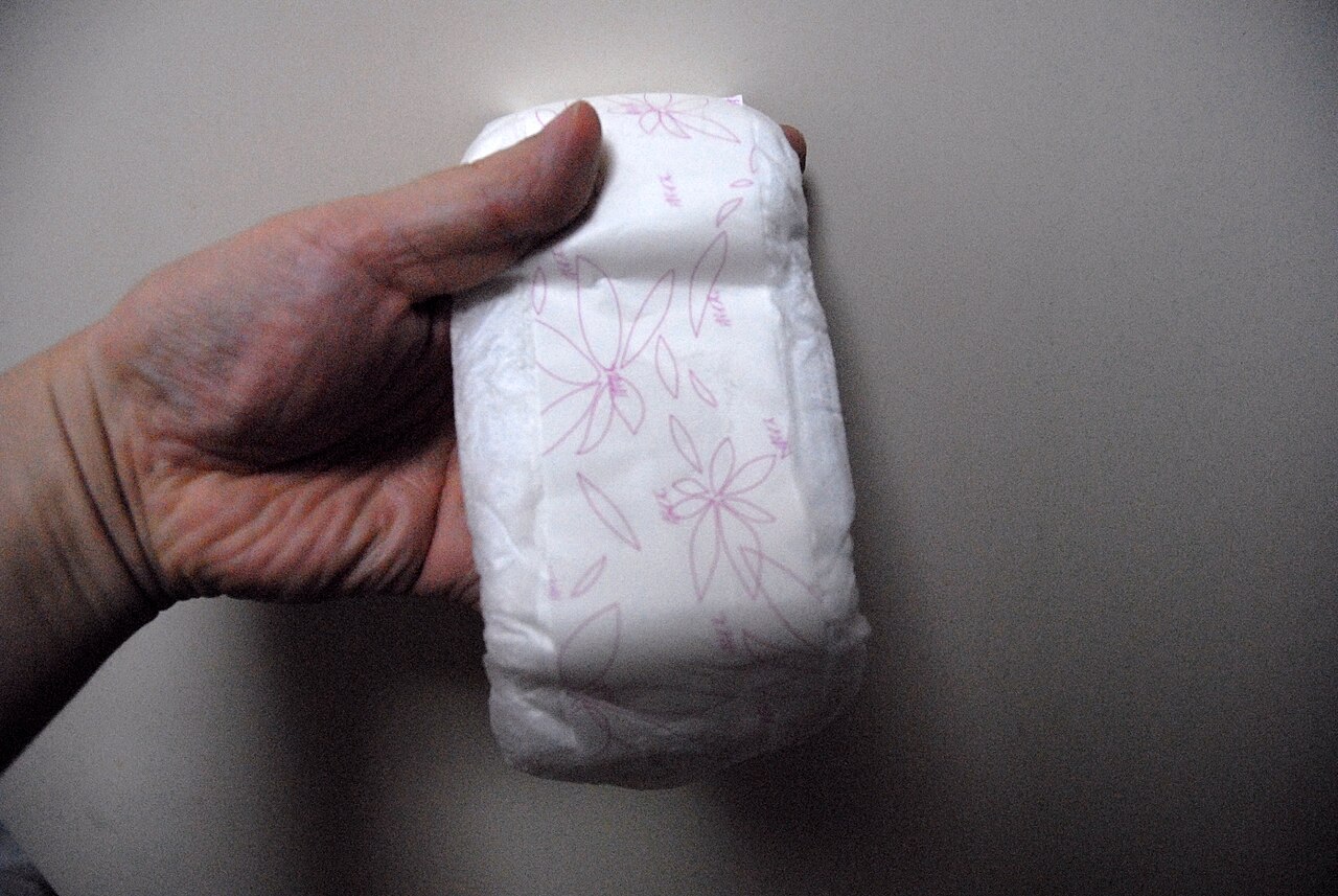Incontinence pad for women sticking on panties