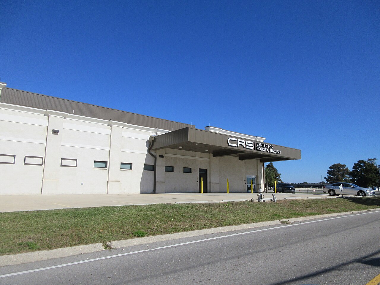 Medical building on i 10 service road across from lakeside h